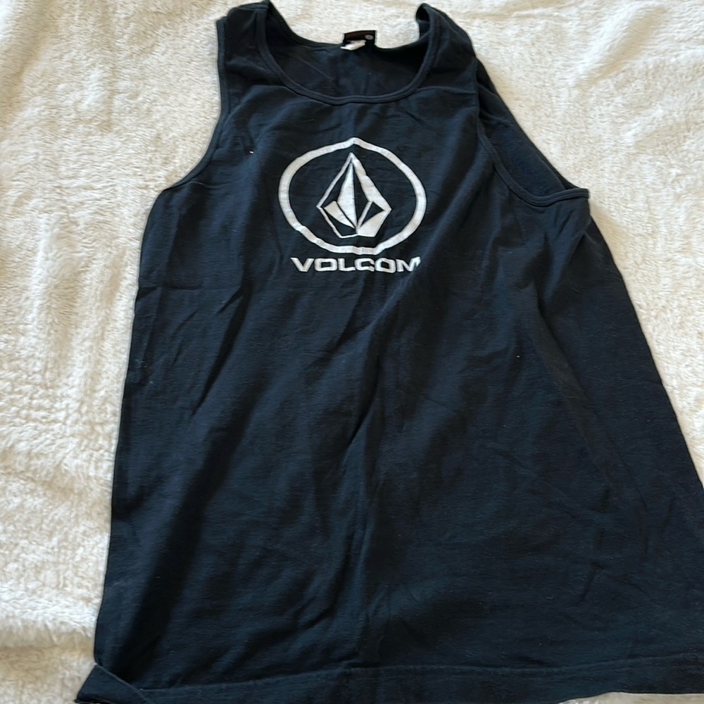 Good used condition Volcom tank